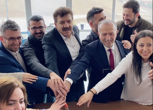 ABC EĞİTİM KURUMLARI 30. YIL PASTASINI ÖĞRETMENLERE BERABER KESTİ